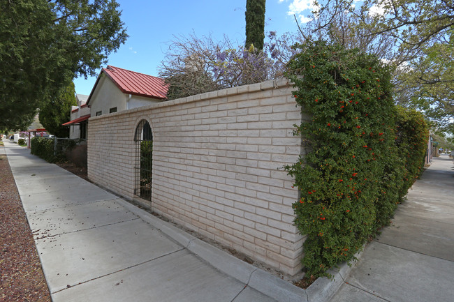 120 10th St NW in Albuquerque, NM - Building Photo - Primary Photo