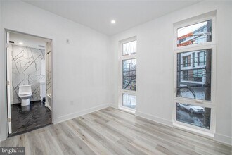 2301 Grays Ferry Ave in Philadelphia, PA - Building Photo - Building Photo