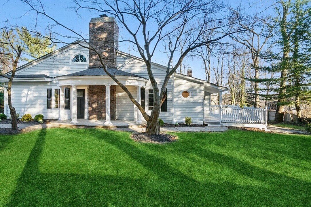 196 Madison Ave in Cresskill, NJ - Building Photo