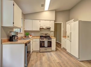 129 Lester Rd NW, Unit Room # 4 in Lawrenceville, GA - Building Photo - Building Photo