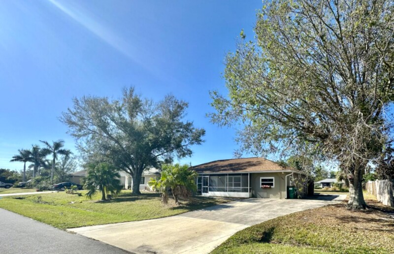 3031 Daffodil Terrace in Punta Gorda, FL - Foto de edificio