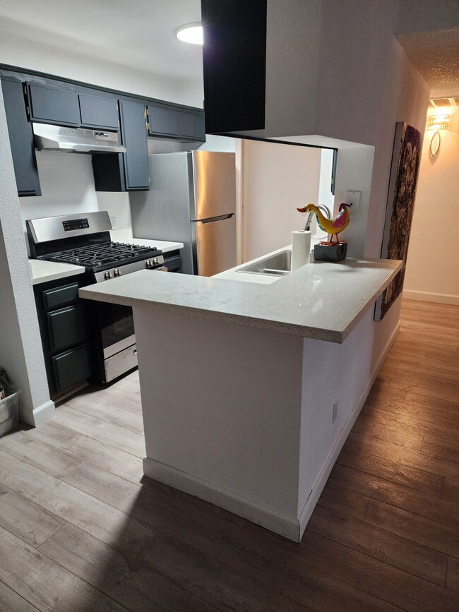 Swan Court Apartments