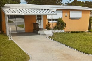 10495 118th Ave in Largo, FL - Building Photo