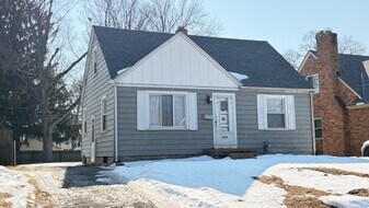 2815 Wyndale Rd in Toledo, OH - Building Photo