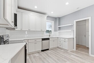 20 McGregor Ave, Unit 1 in Mount Arlington, NJ - Foto de edificio - Building Photo