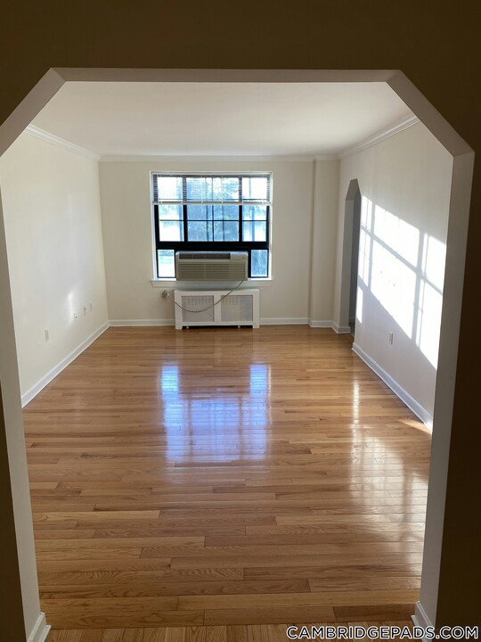 60 Brattle St in Cambridge, MA - Building Photo