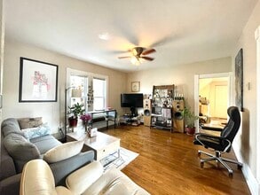 824 Lowry Ave NE, Unit 2 in Minneapolis, MN - Building Photo - Building Photo
