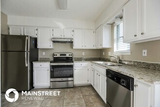 1408 Andrew St in Pleasant Hill, MO - Foto de edificio - Building Photo