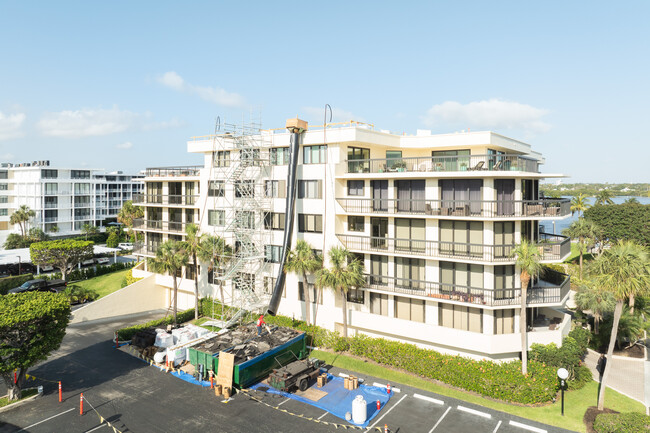 Sutton Place in Palm Beach, FL - Foto de edificio - Building Photo