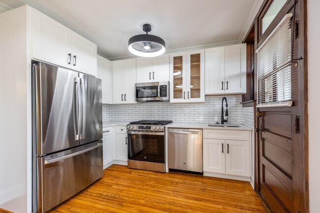 3127 N Spaulding Ave, Unit 2 in Chicago, IL - Building Photo - Building Photo