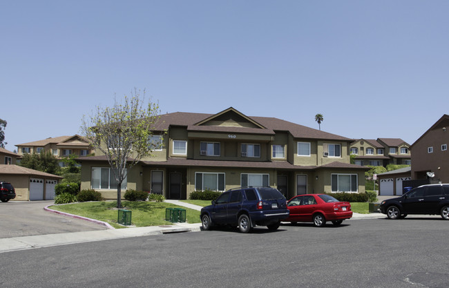 Lofgren Terrace in Chula Vista, CA - Foto de edificio - Building Photo