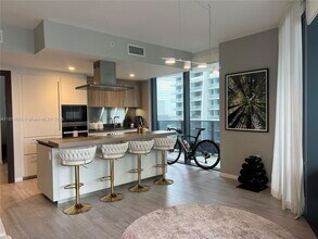 1000 Brickell Ave in Miami, FL - Building Photo - Building Photo