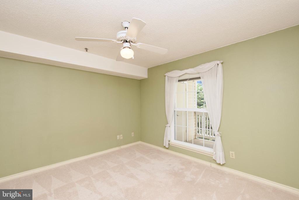1524 Lincoln Way in McLean, VA - Building Photo