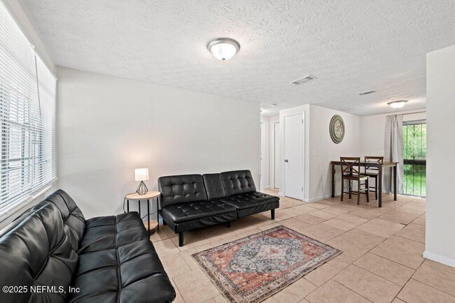 4504 Lincrest Dr S in Jacksonville, FL - Building Photo - Building Photo