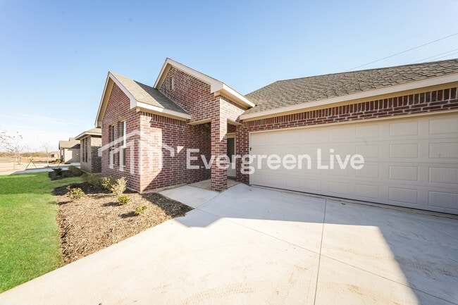 2004 Ponderosa Pne Ln in Oklahoma City, OK - Building Photo - Building Photo