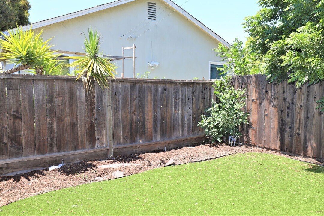 812a Cleveland St in Redwood City, CA - Building Photo