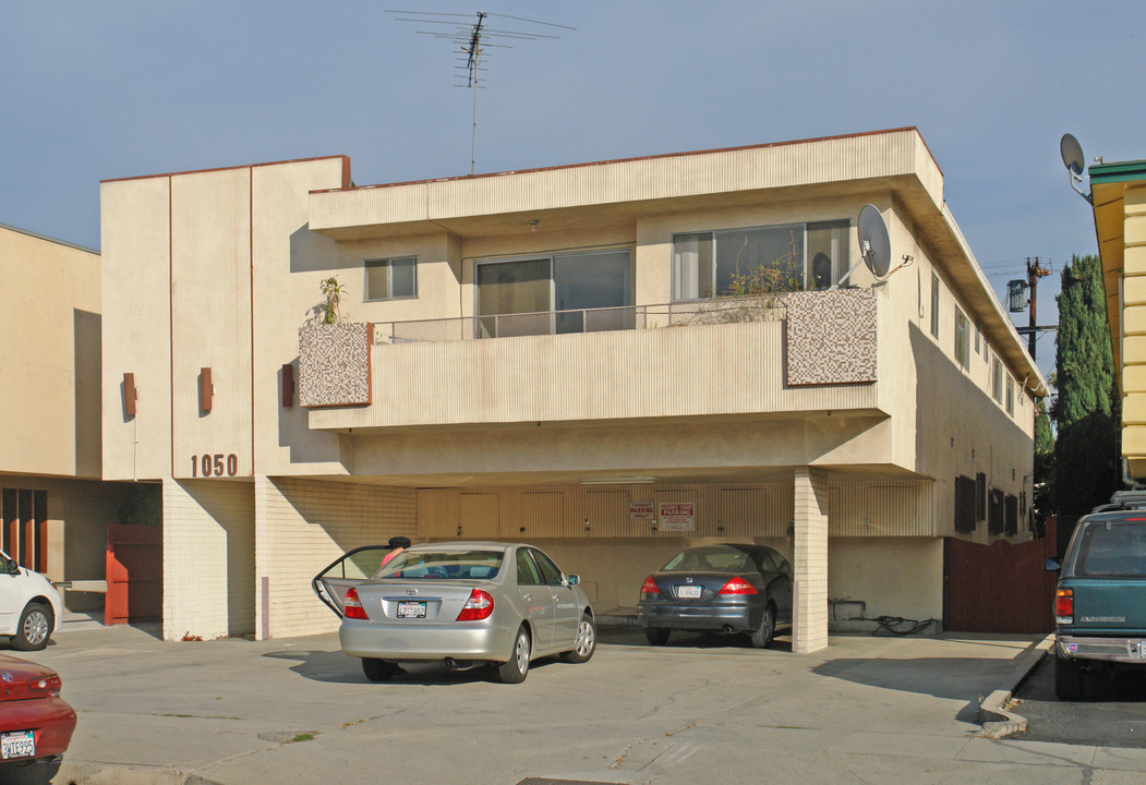 1050 S Wooster St in Los Angeles, CA - Building Photo