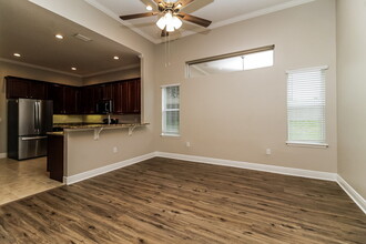 1260 Shorecrest Cir in Clermont, FL - Foto de edificio - Building Photo