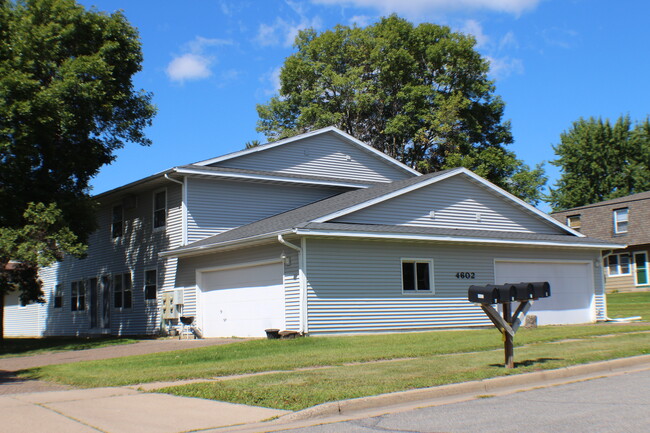 4602 Speros Ln, Unit 3 in Eau Claire, WI - Foto de edificio - Building Photo