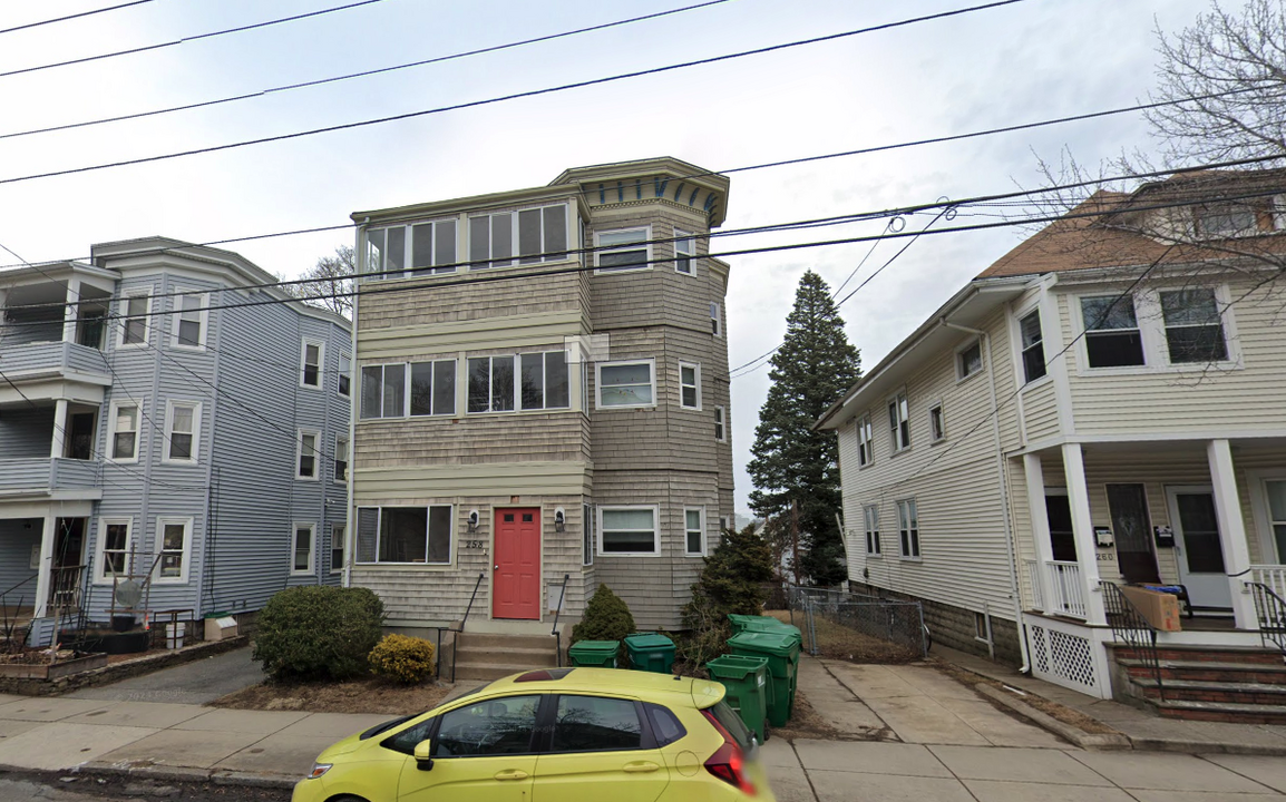 258 Boston Ave, Unit 2 in Medford, MA - Building Photo