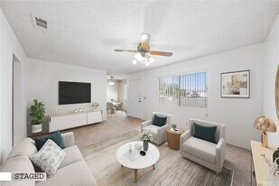 2133 Casita Ct in Hemet, CA - Building Photo