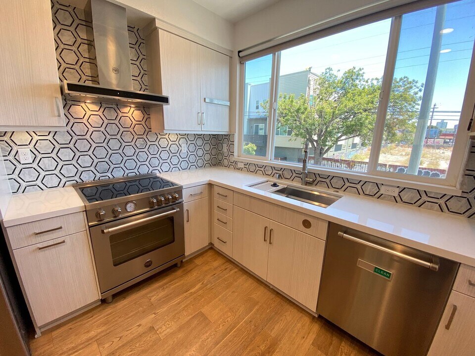2245 Myrtle St in Oakland, CA - Building Photo