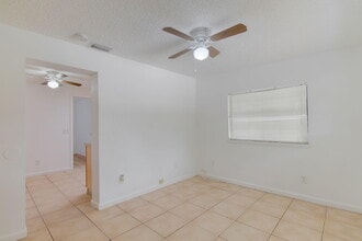 4943 SE Flounder Ave in Stuart, FL - Building Photo - Building Photo