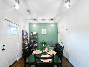 77 Torrey St, Unit 2 in Boston, MA - Foto de edificio - Building Photo
