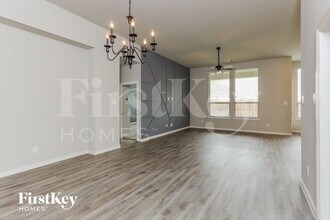 2107 Slow Stream Dr in Royse City, TX - Foto de edificio - Building Photo