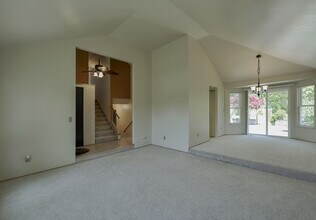 10910 SE 220th Pl in Kent, WA - Building Photo - Building Photo