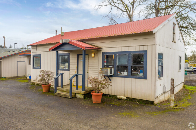 13515 SE McLoughlin Blvd in Milwaukie, OR - Building Photo - Building Photo