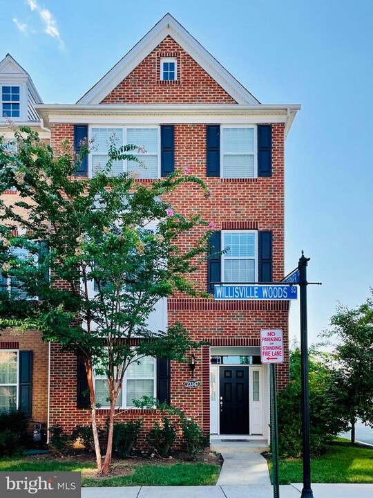 23347 Willisville Woods Square in Ashburn, VA - Foto de edificio