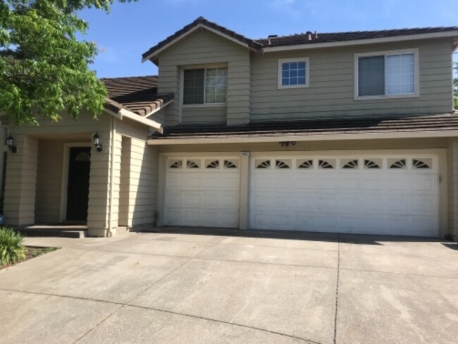 property at 4965 Parkgreen Cir