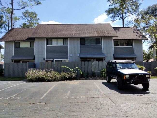 4415 NW 41st Plz in Gainesville, FL - Foto de edificio - Building Photo