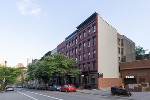 204 E 90th St in New York, NY - Building Photo