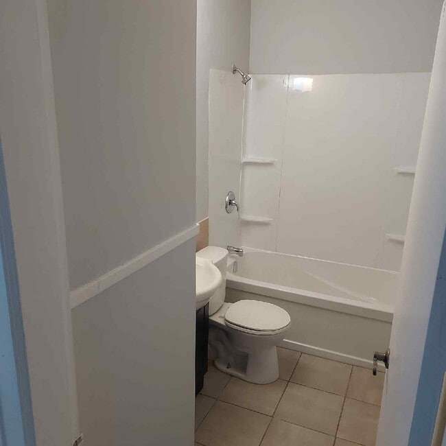 56 Fleet St in Moncton, NB - Building Photo - Building Photo