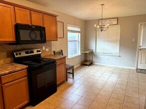 328 Altamont St in Hutto, TX - Building Photo - Building Photo