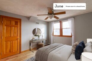 Room in Shared 5 bed/2 bath home in Medford, MA - Building Photo