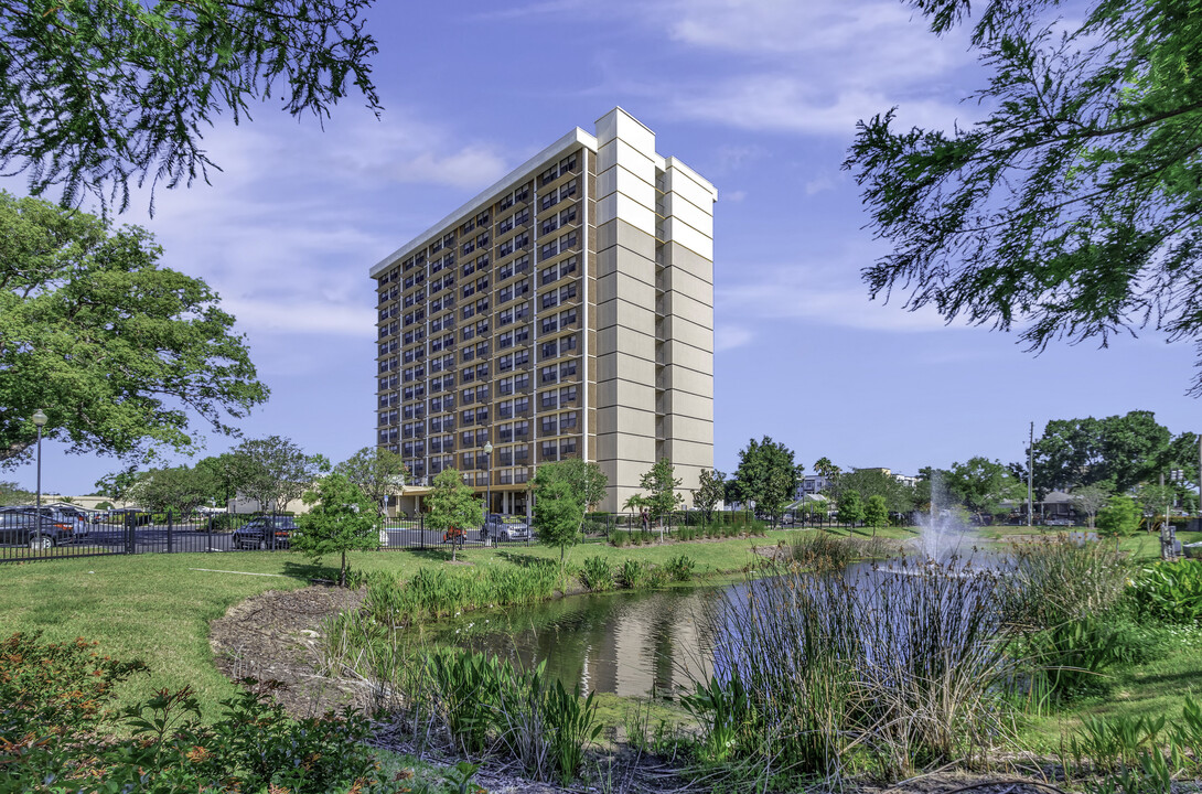 Calvary Tower in Winter Park, FL - Building Photo