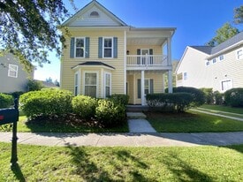 4 Woods Bay Rd in Bluffton, SC - Building Photo