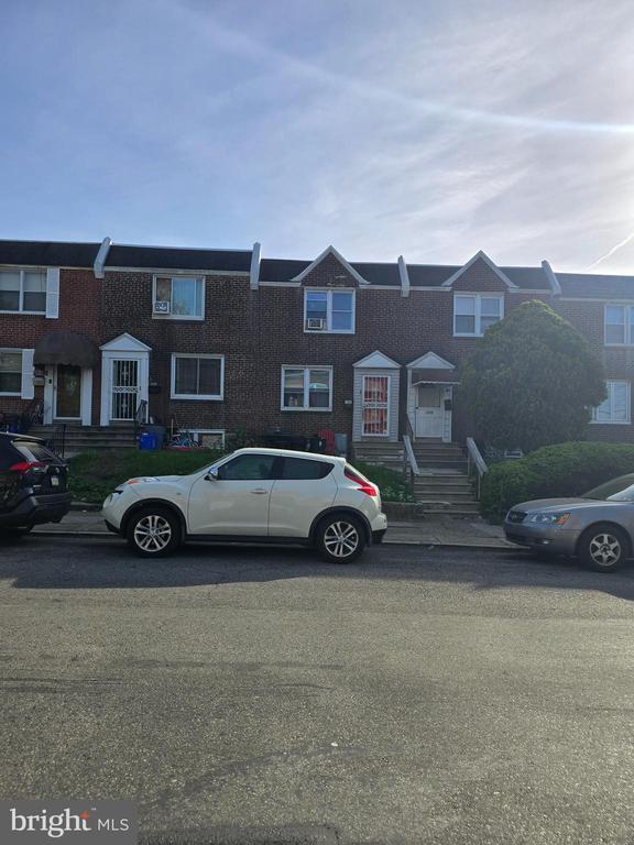 property at 1904 S 68th St