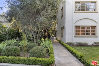 906 Benedict Canyon Drive in Beverly Hills, CA - Building Photo - Building Photo