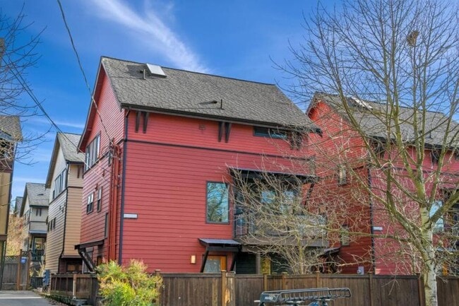 6702 Alonzo Ave NW in Seattle, WA - Foto de edificio - Building Photo
