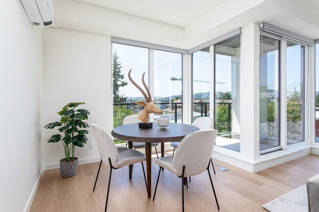 Villa Virtuoso in Victoria, BC - Building Photo - Building Photo