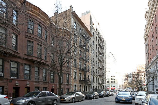 239 W 103rd St in New York, NY - Building Photo - Building Photo
