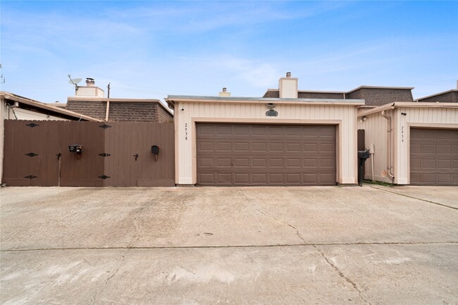 property at 2938 Camelot Ln