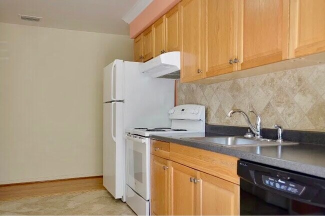 325 Malverne Rd in West Palm Beach, FL - Building Photo - Building Photo