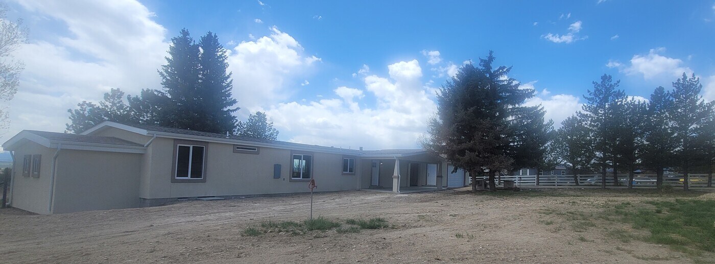 490 Merino Dr in Spring Creek, NV - Building Photo