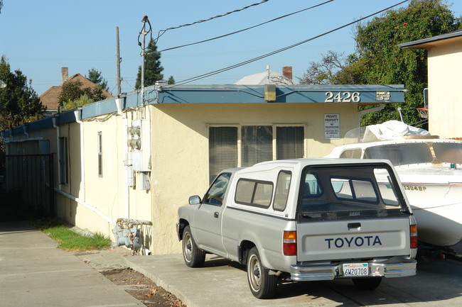 2426 8th St in Berkeley, CA - Foto de edificio - Building Photo