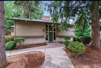 Willamette View Apartments in Salem, OR - Foto de edificio - Building Photo